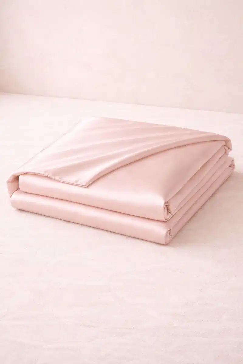 ChatGPT Image Dec 16, 2025, 08_23_27 PM Púder takaróhuzat 150x200 - szatén