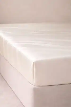 Készleten lévő termékek, karácsonyig megérkezik 28 Törtfehér lepedő 160x200 - szatén